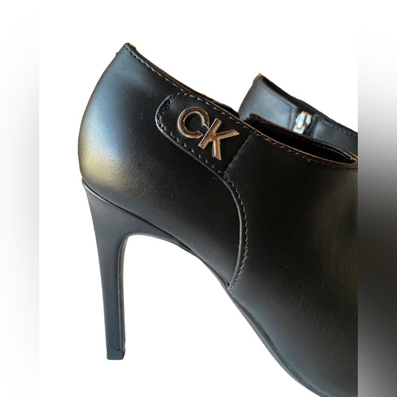 Calvin Klein Hally 2 Woman's Black Faux Leather Ankle Boots, Size 8.5 - Picture 12 of 13